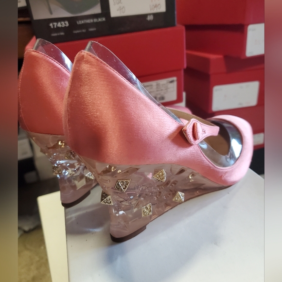 Sz 38 NIB $995 Valentino satin wedges